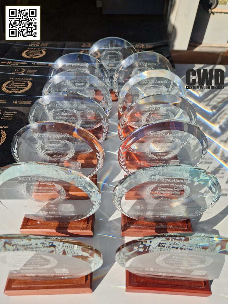 Load image into Gallery viewer, Round award plaque pack of 10 - Custom Wood Designs