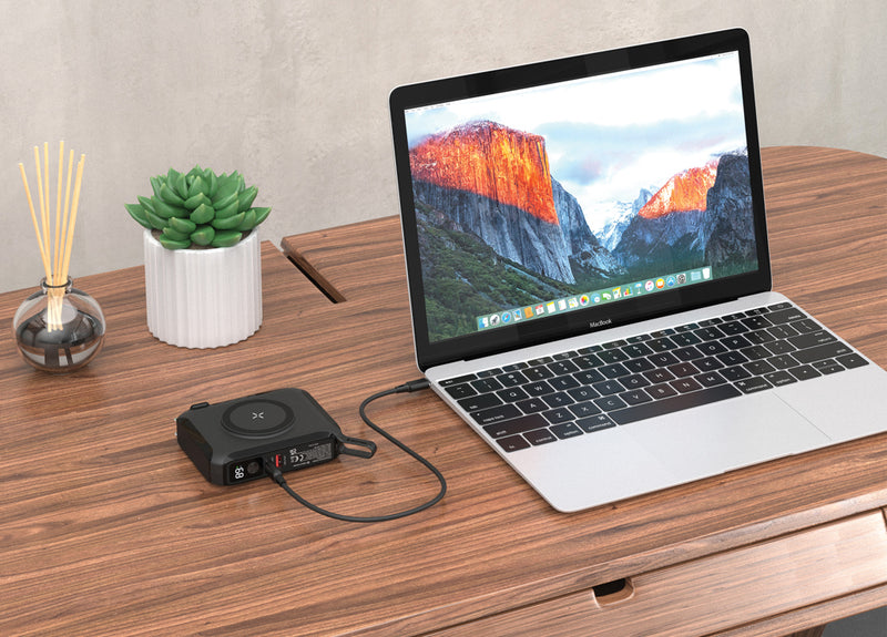 Load image into Gallery viewer, Urban Vitamin Oxnard 5 in 1 65W universal charger - Custom Wood Designs