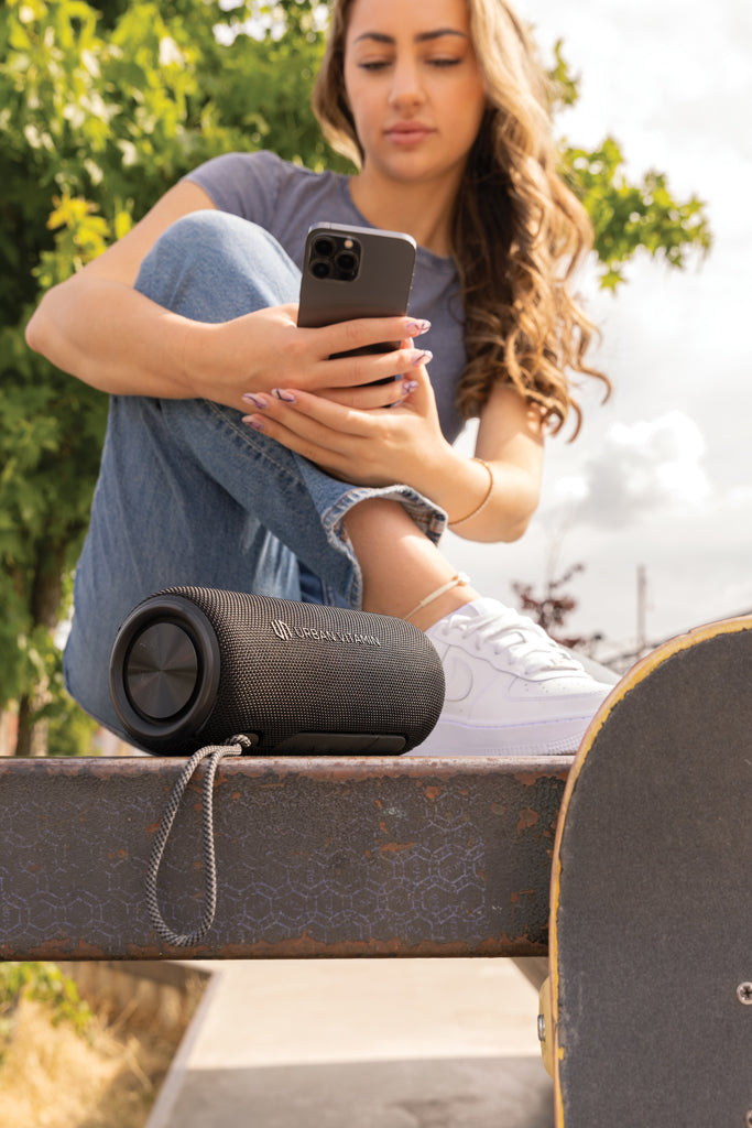 Load image into Gallery viewer, Urban Vitamin Pacific Grove RCS rplastic 30W speaker IPX7 - Custom Wood Designs