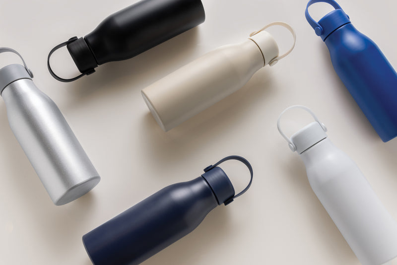 Load image into Gallery viewer, Pluto RCS Certified recycled aluminium bottle 680ml - Custom Wood Designs