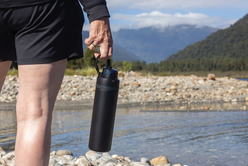 Load image into Gallery viewer, Omni Sip RCS certified re-steel lockable bottle 720ml - Custom Wood Designs