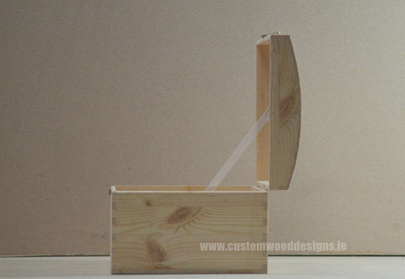 Load image into Gallery viewer, Pine Wood Chest CB5 35 X 25 X 18,5 cm Chest Box pin bedroom deco box box with lid chest container lock room deco wood wooden pine-wood-chest-cb5-35-x-25-x-185-cmcustom-wood-designschest-box-168031_c8de659e-3a02-485a-8755-cf71b7b3770a