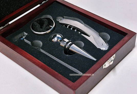 Wine set in wooden box pack of 25 Custom Wood Designs __label: Multibuy CustomWoodDesignsIrelandWineGiftingsetsWinebottleopenerspersonalisedwinegiftsetscorporateGiftingIrelandwoodenwinegiftsets_5_3a530e0d-b5f2-4321-be90-608bada81d09