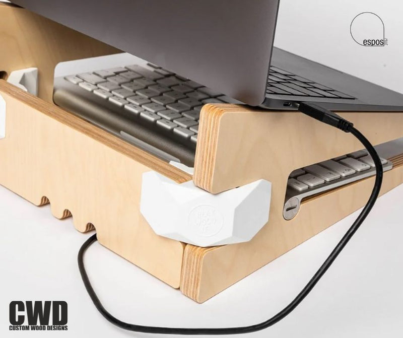 Load image into Gallery viewer, Supporto pc portatile UP+ Green Edition - Custom Wood Designs
