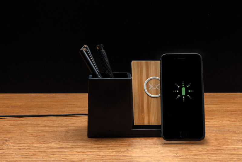 Load image into Gallery viewer, Ontario RCS recycled plastic 10W wireless charger - Custom Wood Designs
