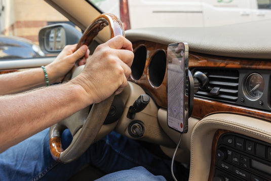 PowerCruze RCS rplastic 15W magnetic charging car holder - Custom Wood Designs PowerCruze RCS rplastic 15W magnetic charging car holder