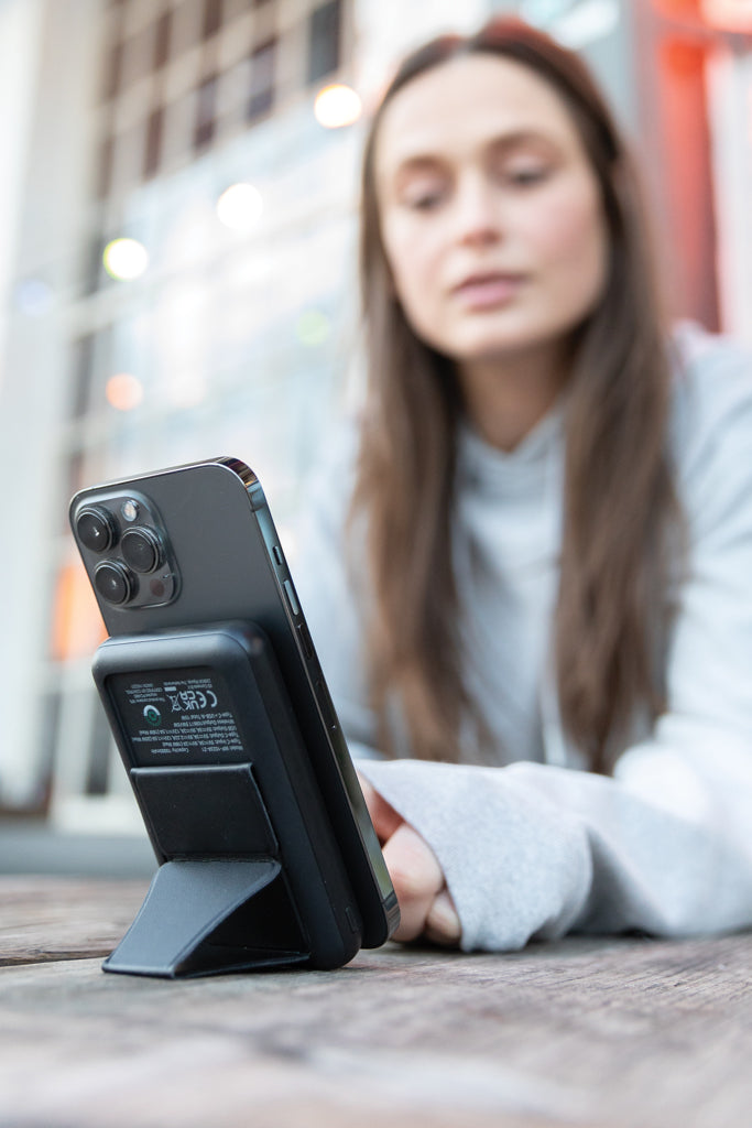 Load image into Gallery viewer, Urban Vitamin Sonoma RCS rplastic 10.000mah powerbank - Custom Wood Designs
