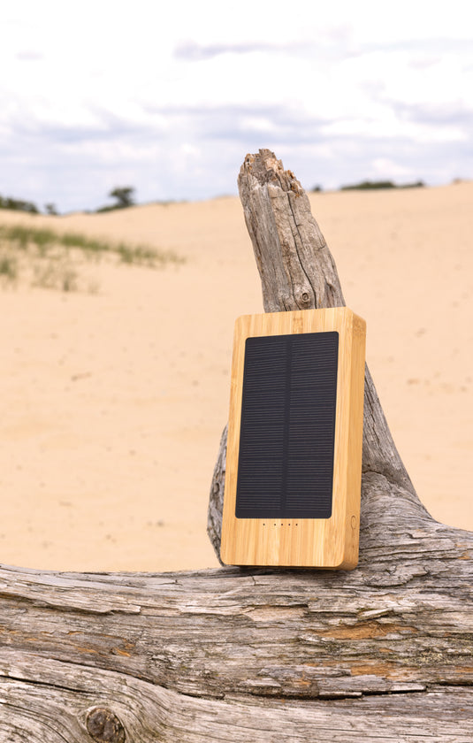 Sunwick 10.000 mAh Bamboo solar powerbank - Custom Wood Designs