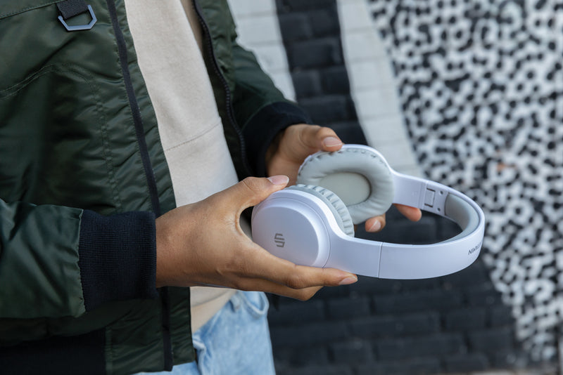 Load image into Gallery viewer, Urban Vitamin Belmont wireless headphone - Custom Wood Designs
