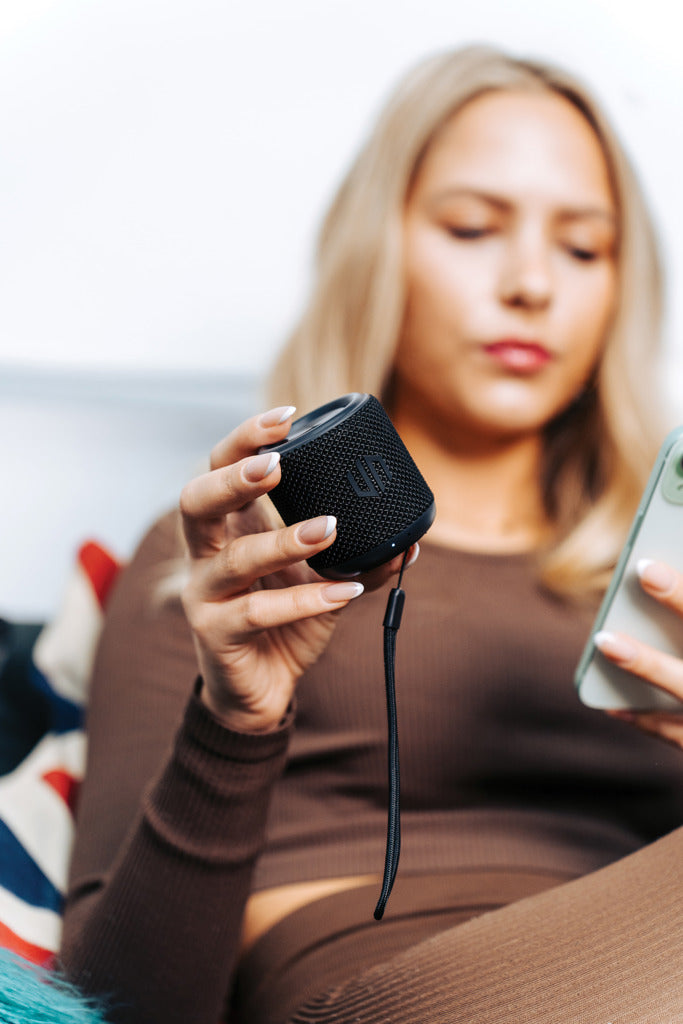 Load image into Gallery viewer, Urban Vitamin Oceanside RCS recycled plastic 3W speaker - Custom Wood Designs
