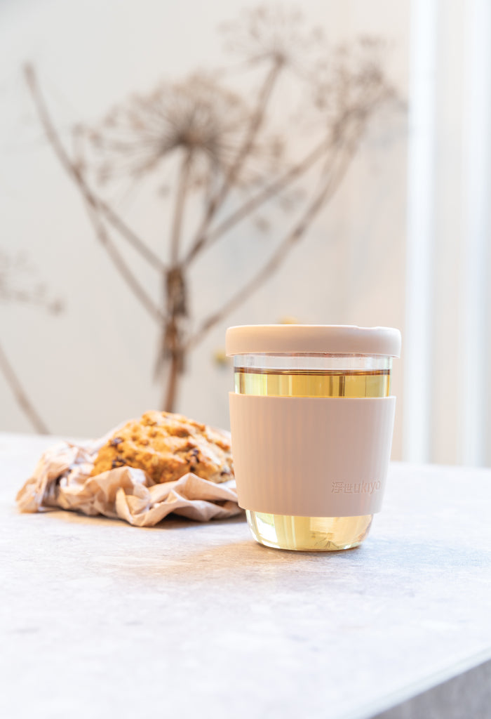 Load image into Gallery viewer, Ukiyo borosilicate glass with silicone lid and sleeve - Custom Wood Designs
