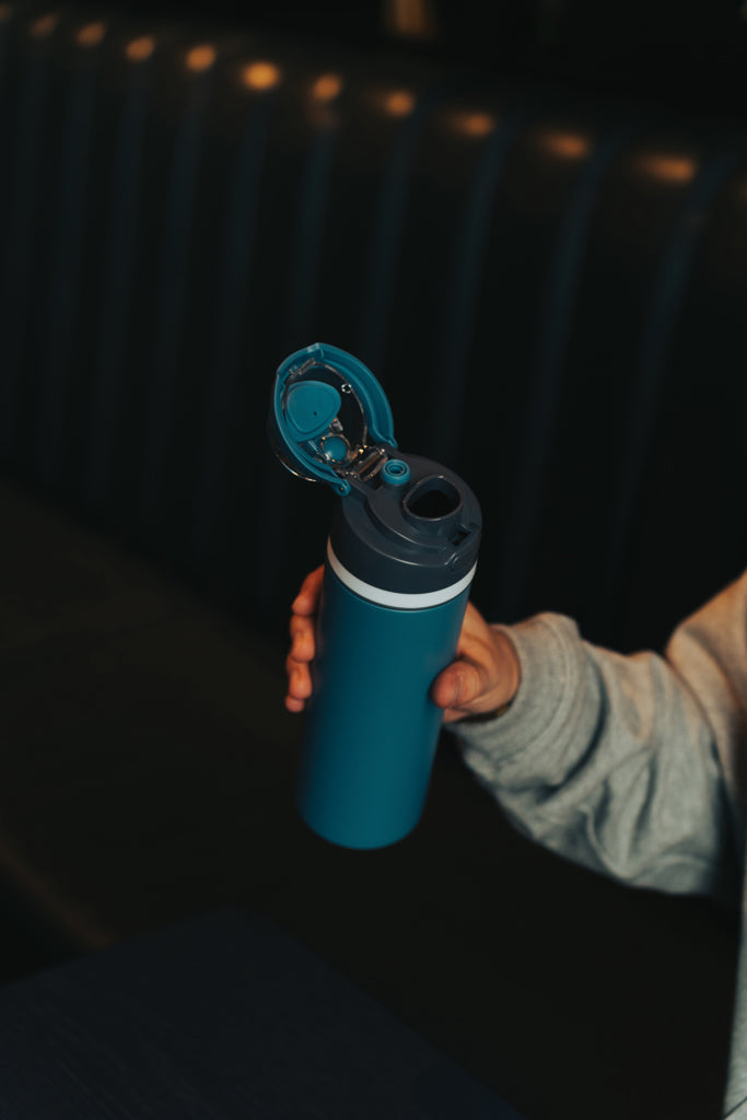 Load image into Gallery viewer, Omni Sip RCS certified re-steel lockable bottle 720ml - Custom Wood Designs
