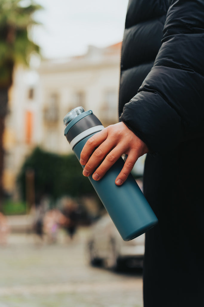 Load image into Gallery viewer, Omni Sip RCS certified re-steel lockable bottle 720ml - Custom Wood Designs
