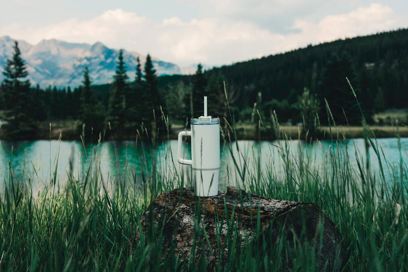 Load image into Gallery viewer, Tana RCS plastic tumbler with handle 900ml - Custom Wood Designs
