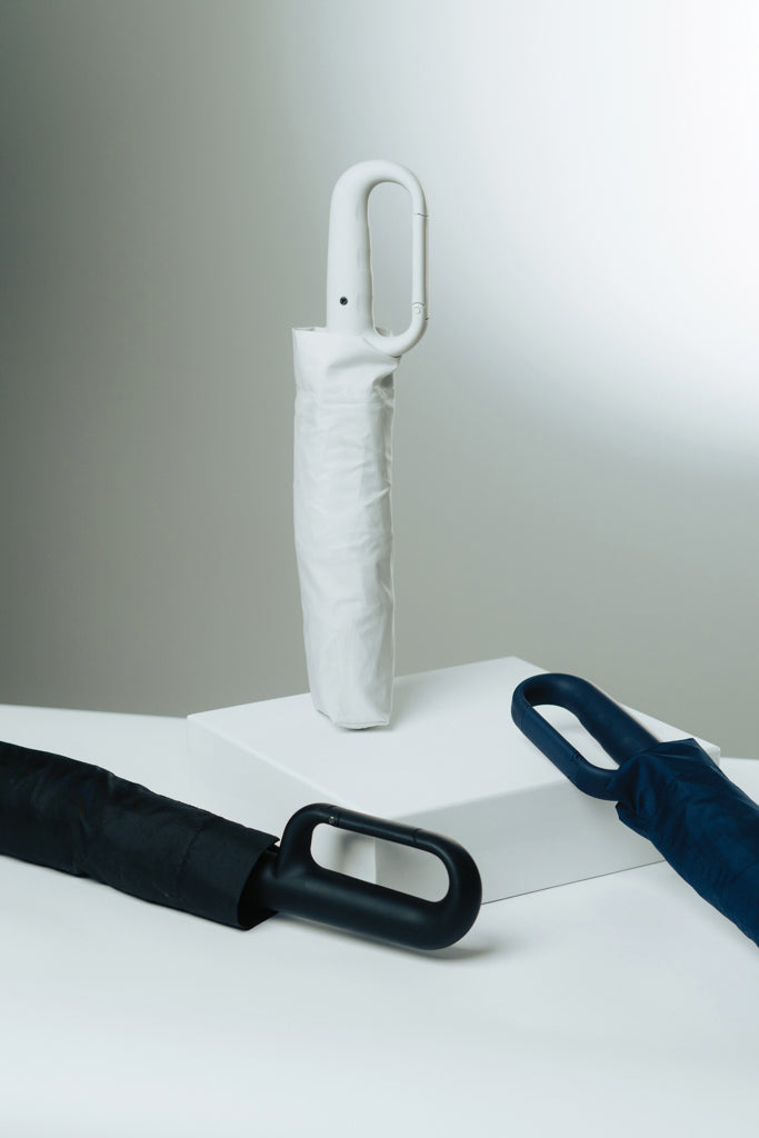 Load image into Gallery viewer, Yara 21&quot; AWARE™ RPET solid colour umbrella with carabiner - Custom Wood Designs
