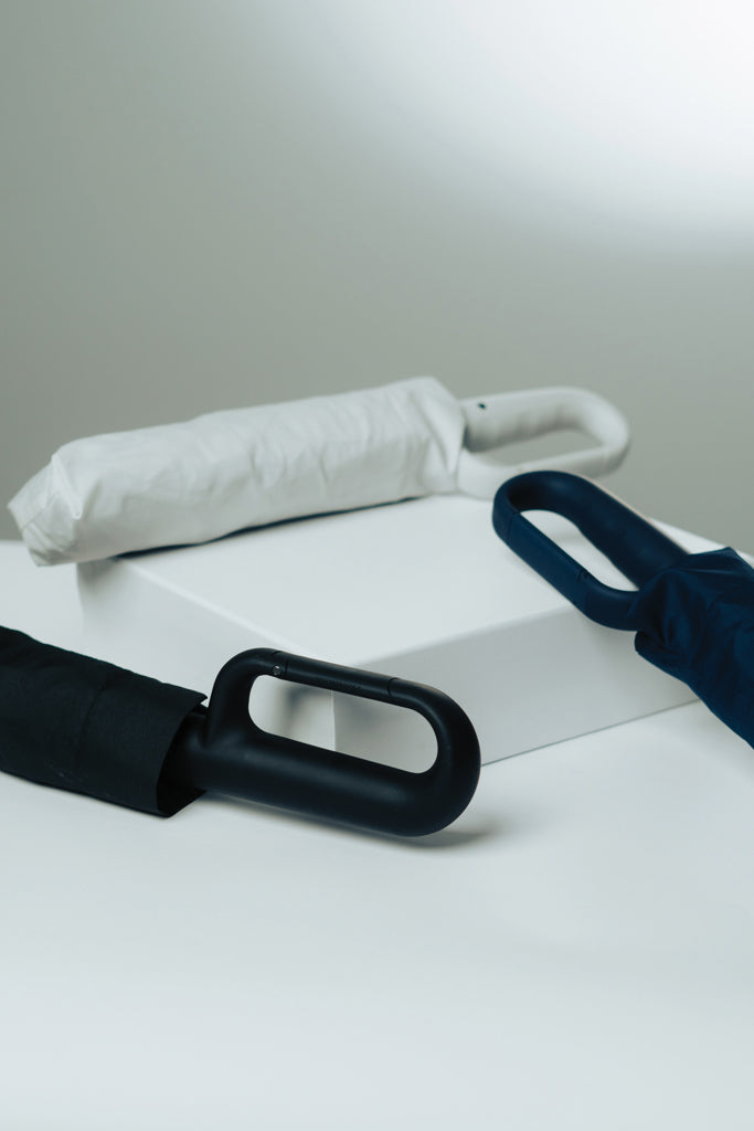 Load image into Gallery viewer, Yara 21&quot; AWARE™ RPET solid colour umbrella with carabiner - Custom Wood Designs
