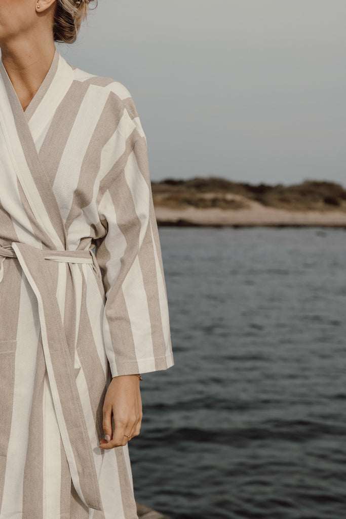 Load image into Gallery viewer, Ornos GRS hammam robe L/XL - Custom Wood Designs
