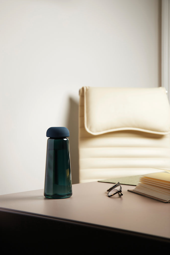 Load image into Gallery viewer, VINGA Erie RCS recycled pet bottle 575 ML - Custom Wood Designs
