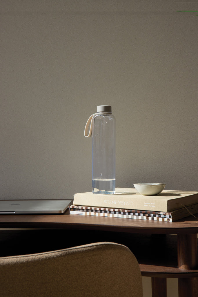 Load image into Gallery viewer, VINGA Arch RCS RPET bottle 550 ML - Custom Wood Designs VINGA Arch RCS RPET bottle 550 ML made from [material] –  [use_case] | Custom Wood Designs
