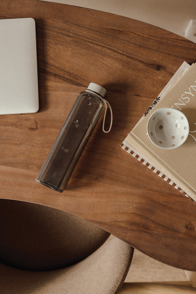 Load image into Gallery viewer, VINGA Arch RCS RPET bottle 550 ML - Custom Wood Designs VINGA Arch RCS RPET bottle 550 ML made from [material] –  [use_case] | Custom Wood Designs
