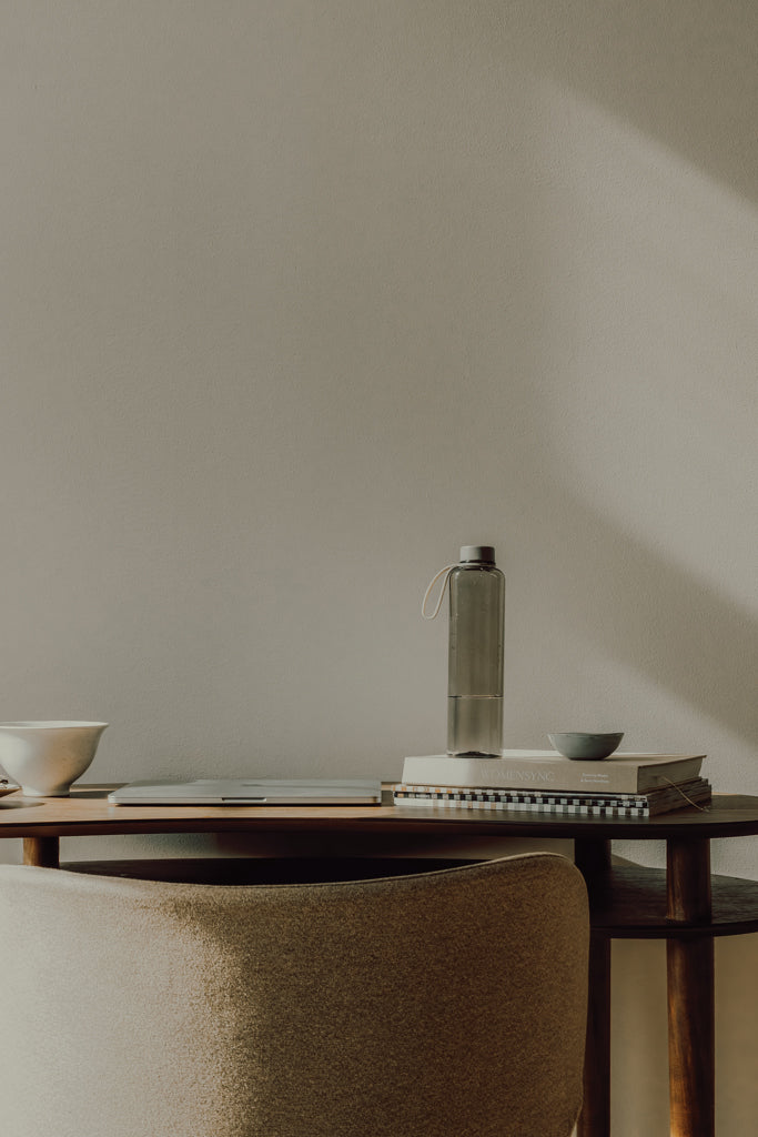 Load image into Gallery viewer, VINGA Arch RCS RPET bottle 550 ML - Custom Wood Designs VINGA Arch RCS RPET bottle 550 ML made from [material] –  [use_case] | Custom Wood Designs
