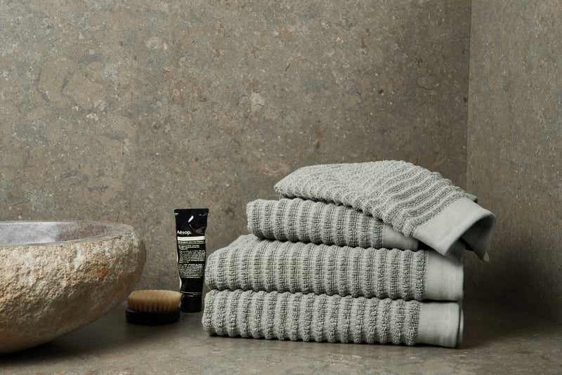 Load image into Gallery viewer, Landro towel, 4 pcs set - Custom Wood Designs
