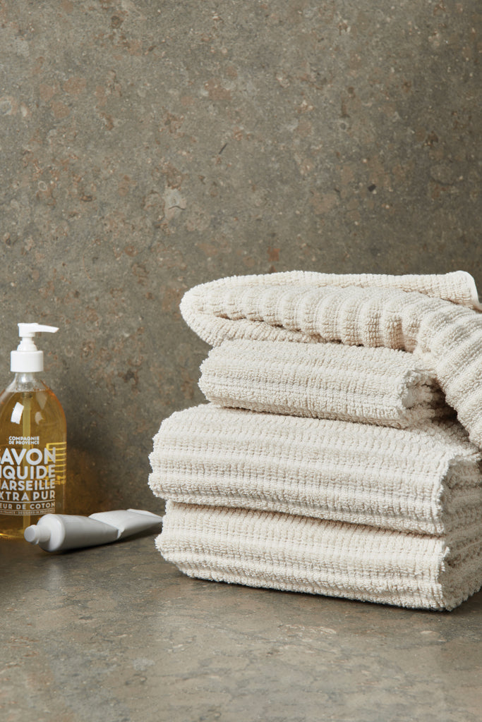 Load image into Gallery viewer, Landro towel, 4 pcs set - Custom Wood Designs
