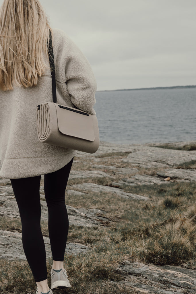 Load image into Gallery viewer, VINGA Baltimore RCS picnic blanket - Custom Wood Designs VINGA Baltimore RCS picnic blanket made from [material] –  [use_case] | Custom Wood Designs
