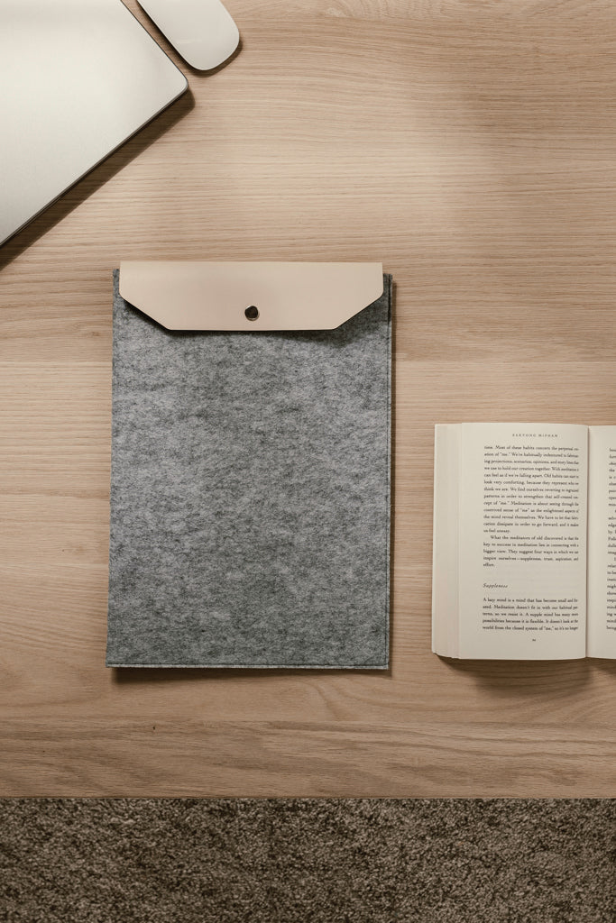 Load image into Gallery viewer, Albo GRS recycled felt 15&quot; laptop sleeve - Custom Wood Designs
