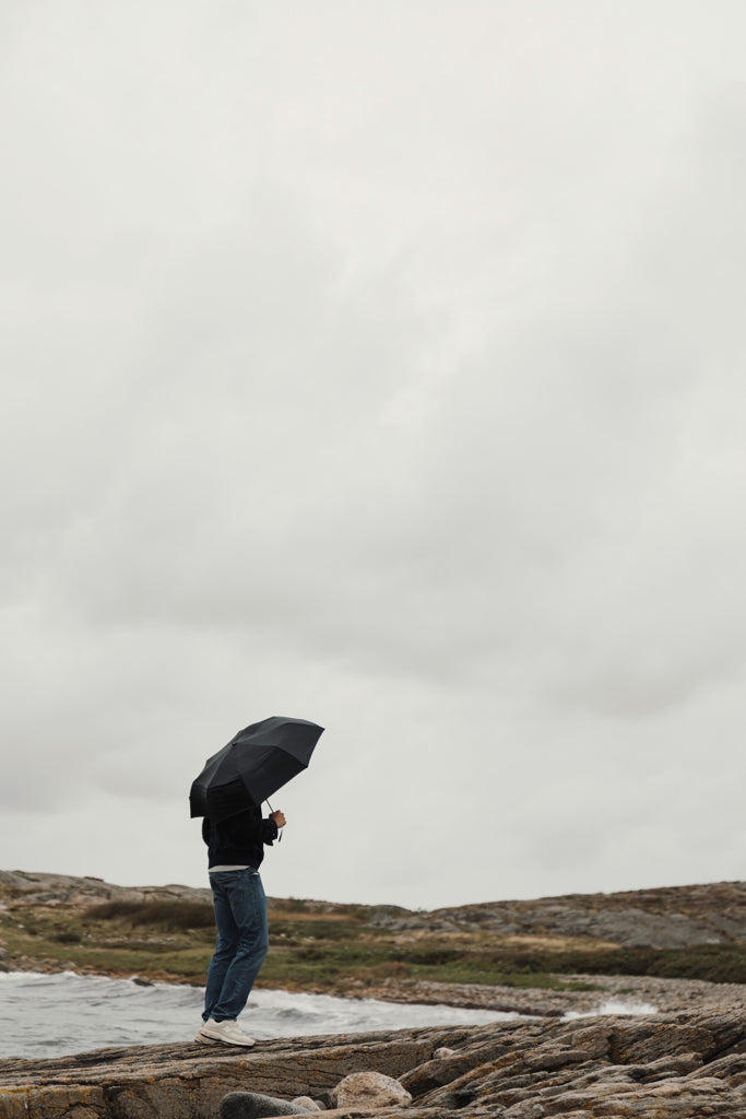 Load image into Gallery viewer, VINGA Baltimore AWARE™ RPET 21&quot; umbrella - Custom Wood Designs
