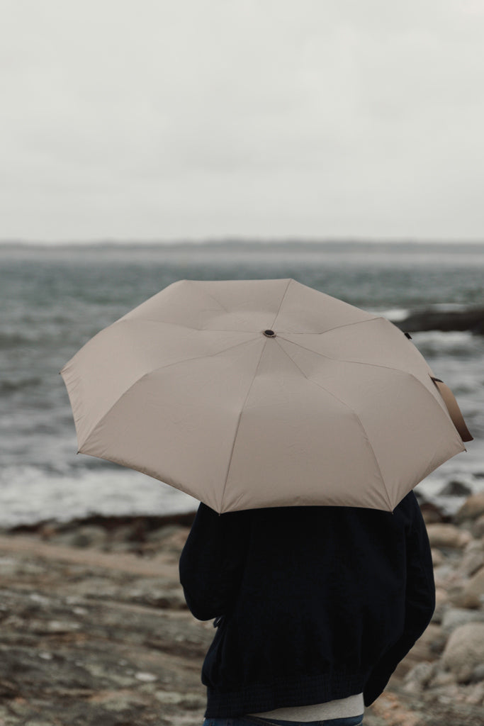 Load image into Gallery viewer, VINGA Baltimore AWARE™ RPET 21&quot; umbrella - Custom Wood Designs
